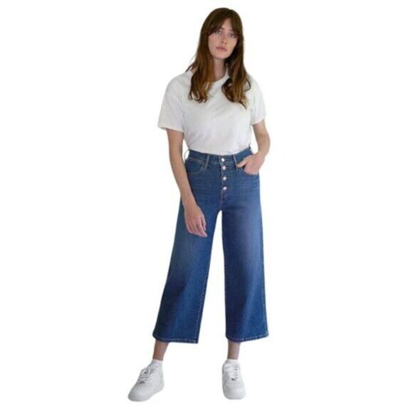 Levi's Denim - NWOT Levi’s Mile High Crop Wide Leg Jeans in Light Wash 25